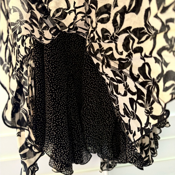 Elegant Black and Tan Reversible Skirt - Picture 2 of 6